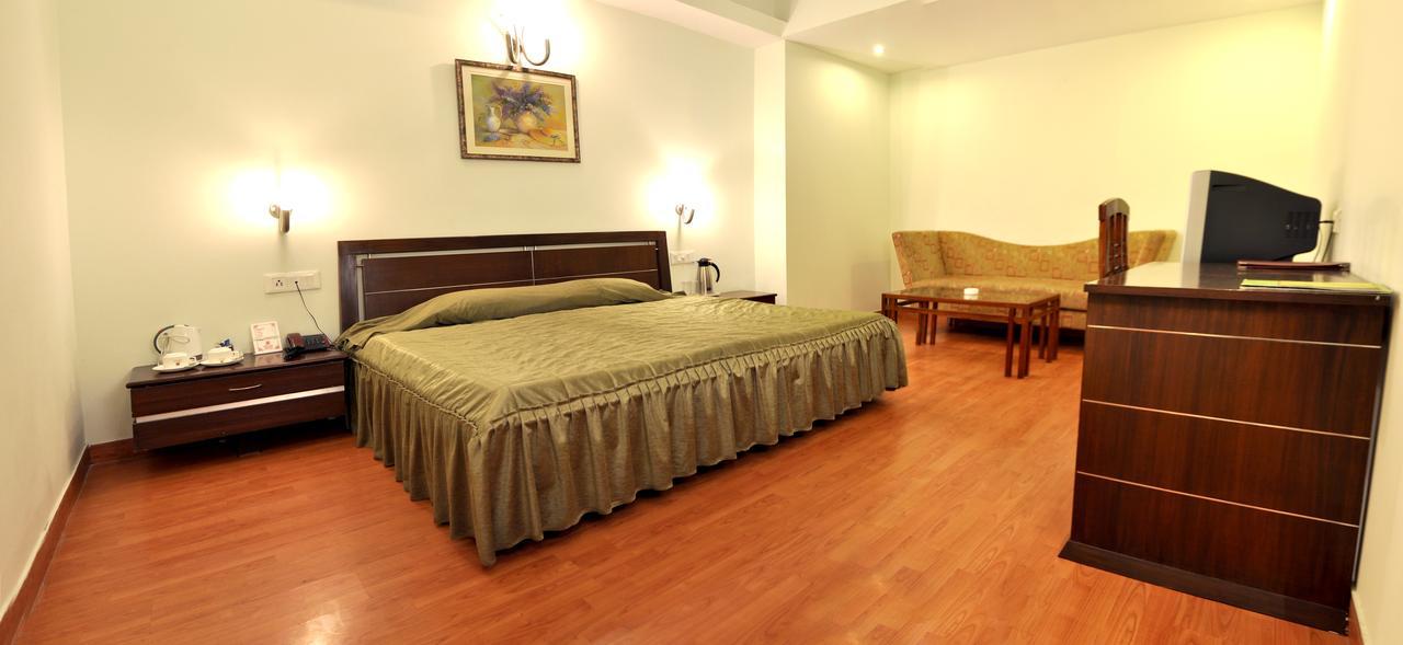 Elm Tree Amritsar Hotell Exteriör bild