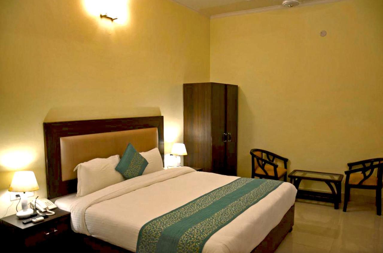 Elm Tree Amritsar Hotell Exteriör bild